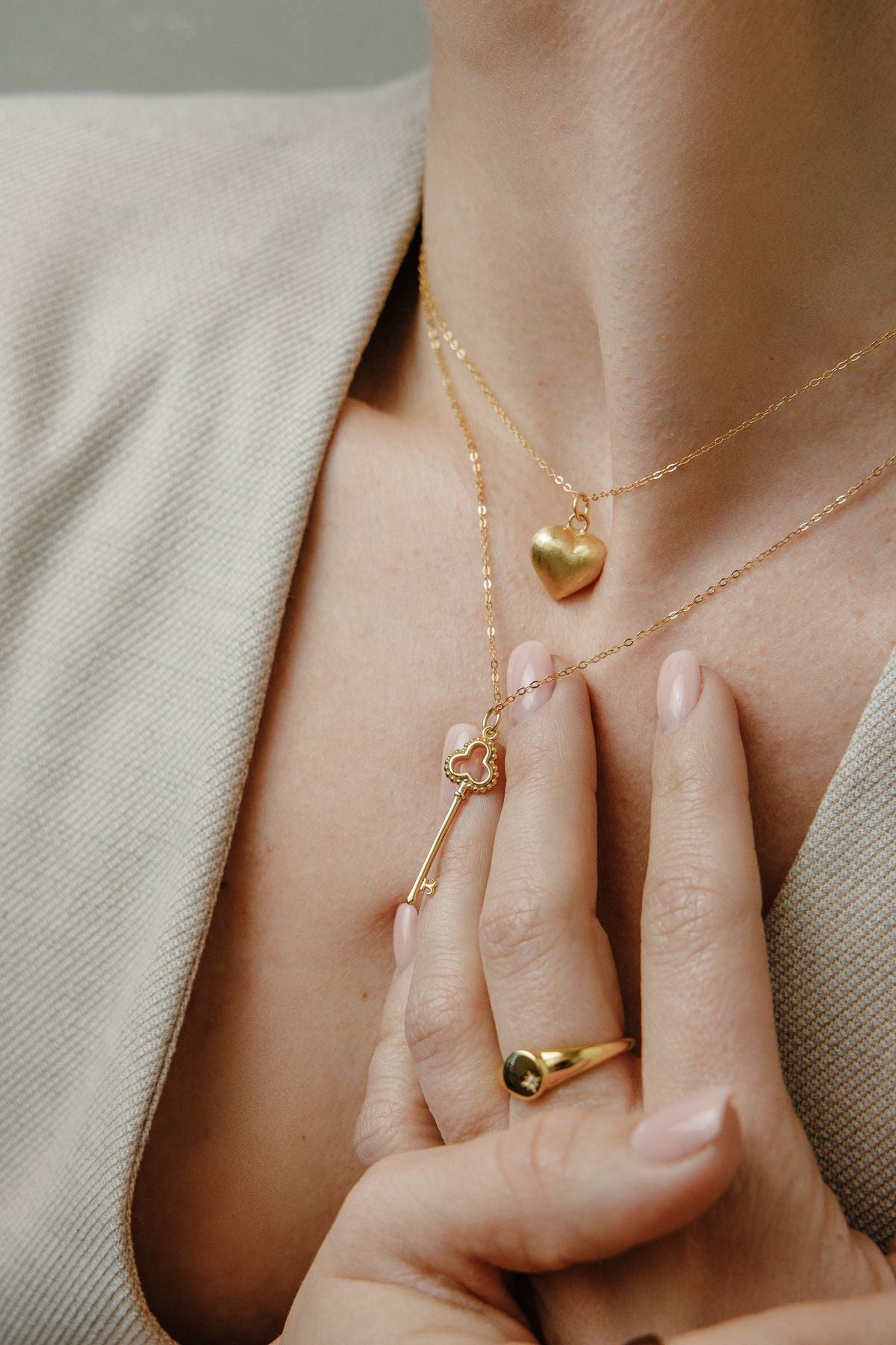 Collier en forme de cœur avec structure mate en argent 925 plaqué or