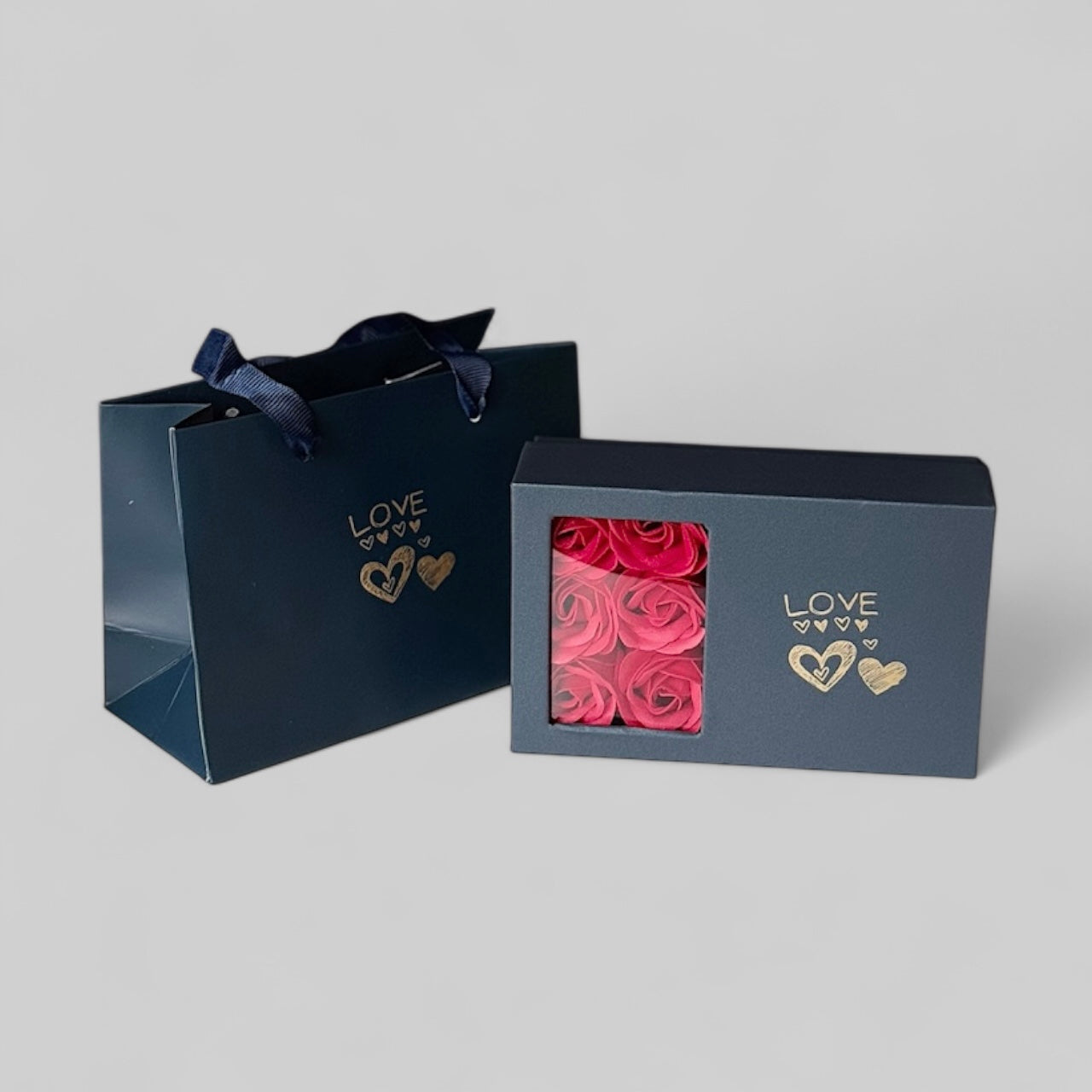 Saint Valentin - Anniversaire - Love Box avec roses et sac - Collier et boucles d'oreilles en forme de cœur avec structure mate en argent 925 plaqué or