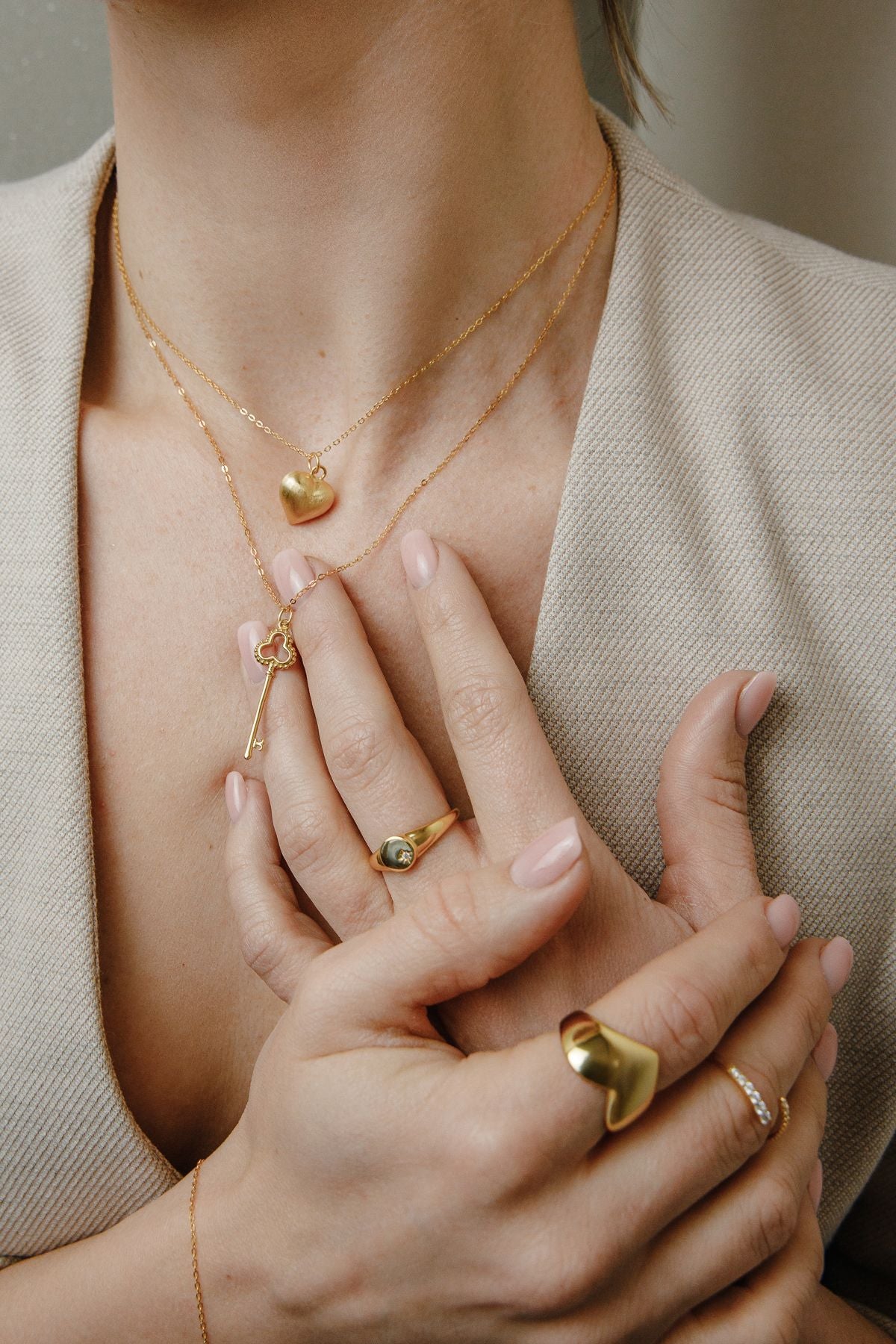 Collier en forme de cœur avec structure mate en argent 925 plaqué or